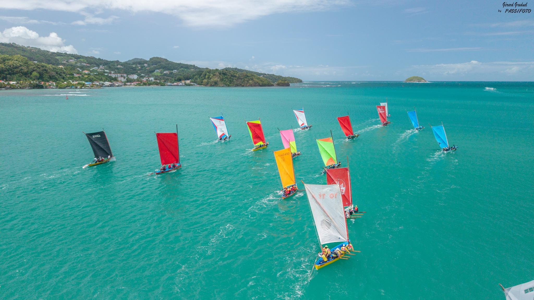 Fédération des Yoles rondes de Martinique - Bébés Yoles en course
