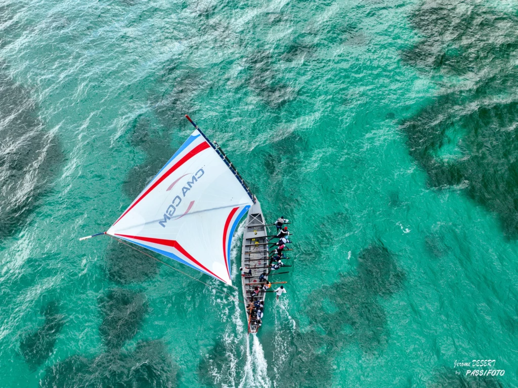 Fédération des Yoles rondes de Martinique - Grande Yole en course